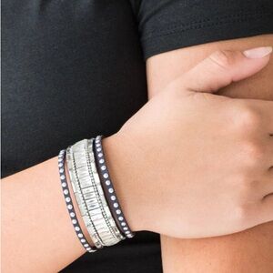 🌸🌺Paparazzi Silver and Navy Bracelet